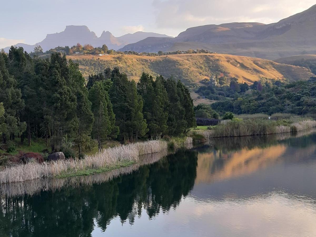 Honeysuckle Clarens Otel Dış mekan fotoğraf