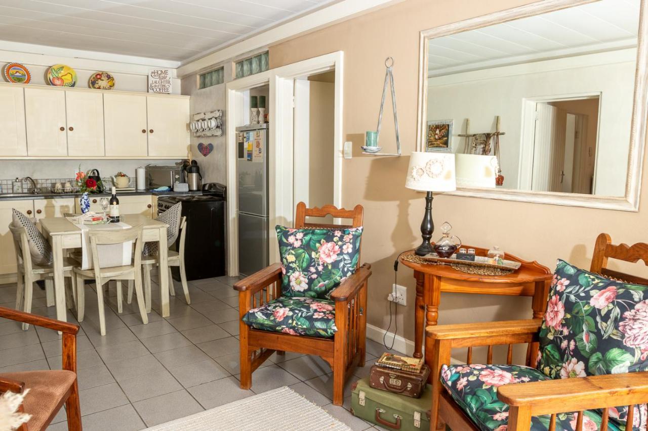 Honeysuckle Clarens Otel Dış mekan fotoğraf