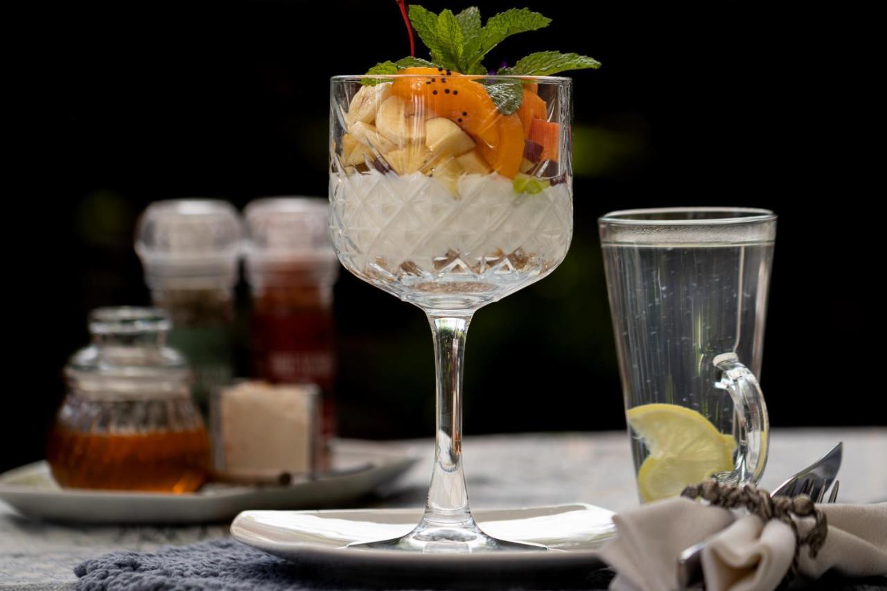 Honeysuckle Clarens Otel Dış mekan fotoğraf
